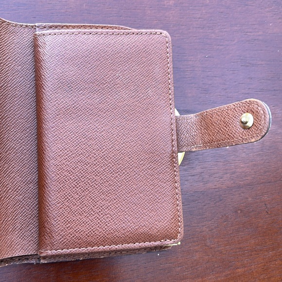 Louis Vuitton monogram kisslock wallet - Picture 8 of 16